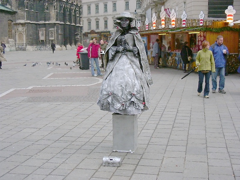 ../Images/MovingStatue-42.jpg